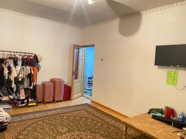 квартира беловодское: 4 бөлмө, Менчик ээси, Чогуу жашоосу жок, Жарым -жартылай эмереги бар