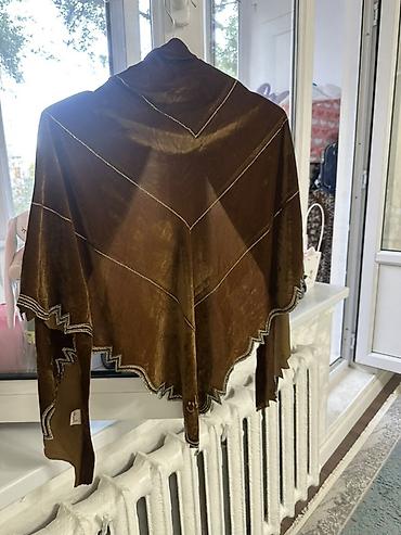 шьем пончо: Первый три платка Дубайские хорошее состояние по 500 сом каждый — 3