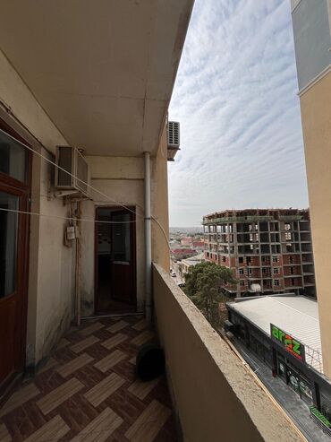 1 комнатная квартира в новостройке: 3 комнаты, 130 м²