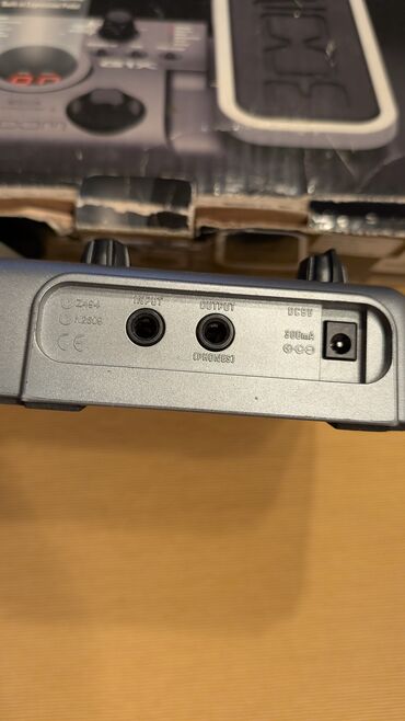 Gitare: Zoom G1X – gitarski multi-efekat sa ekspresion pedalom, sa strujnim — 6