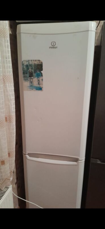 soyuducu bar: İşlənmiş 2 qapılı Indesit Soyuducu Satılır, rəng - Ağ