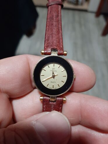 Ručni satovi: Original sat Pozlacen Nivada ispravan sa ima masinu zlatnu Ronda made — 2