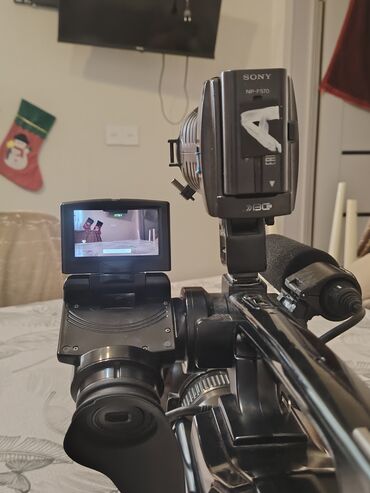 Videokameralar: Sony professional videokamera – HD çəkiliş Xüsusiyyətlər: - Yüksək — 6