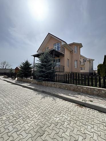 Продажа коттеджей и домов: Продаётся двухэтажный коттедж с мансардой в ЦО «Кесар» (город — 2