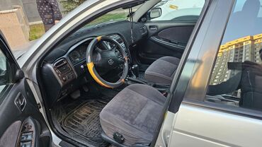 Toyota: Toyota Avensis: 2001 г., 2 л, Механика, Бензин, Седан