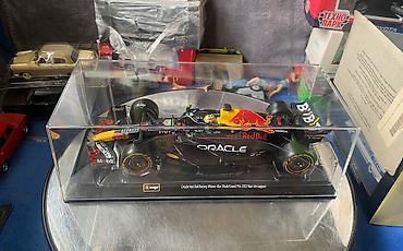Коллекционная модель Red Bull RB18 Oracle team F1 Champion 2022 Max — 1