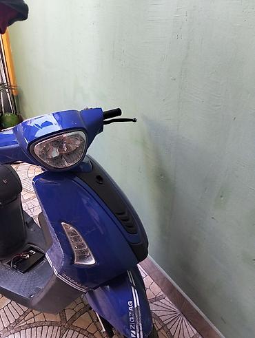 mtz 80 motor: Mavi rəngli şəhər skuterı/skuter moto. Kompakt və yığcam gövdə, iki — 2