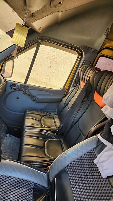 дубл кабина гигант: Mercedes-Benz Sprinter (длинная база, высокий потолок), желтый фургон — 6