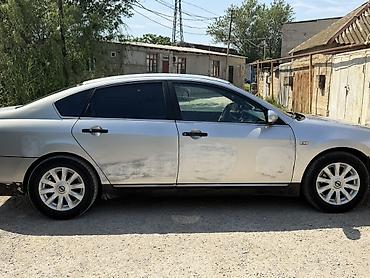 Nissan Teana: 2.3 l | 2003 il Sedan