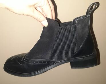 Женская обувь: Ботинки и ботильоны Размер: 40, цвет - Черный