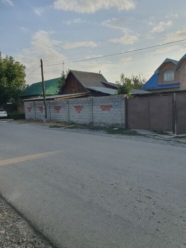 дома нижняя ала арча: Барачный, 65 м², 3 комнаты, Собственник, Старый ремонт