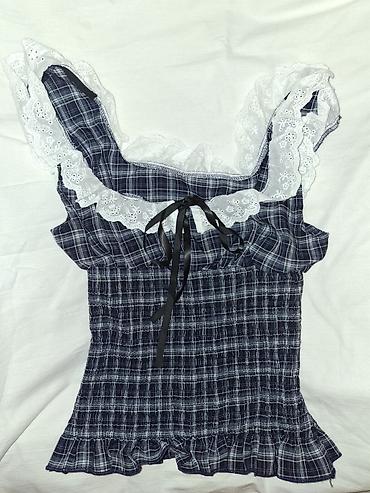 Qadın geyimləri: Köynək satılır. 15 Azn. Xs razmerdir. Geyinilməyib razmer səhv gəlib — 3