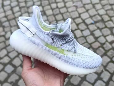 Patike: Adidas yeezy patike

Novo
Brojevi 36 do 46

fb Moja Kupovina 1 — 3