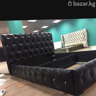 кровать хай тек: Кровать с мягким изголовьем, в стиле каретной стяжки (капитоне) с