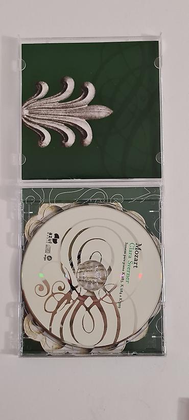 Kasete, CD i DVD: ★ Na prodaju kolekcija od komplet 5 kompakt diskova "Mozart por Clara — 8