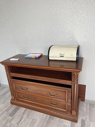 Mebel: Qonaq otağı üçün, İşlənmiş, Açılmayan, Kvadrat masa, 2 stul — 1