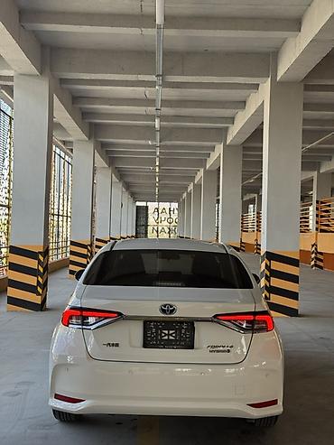 srv 1: Toyota Corolla: 2019 г., 1.8 л, Вариатор, Гибрид, Седан — 4