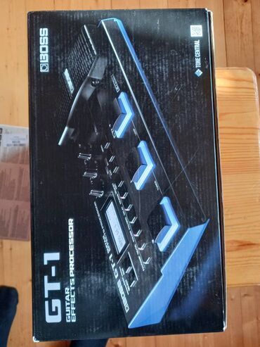 kross evado 1: Elektron gitara, Boss, Yeni