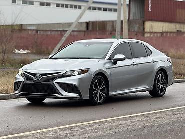 Toyota: Toyota Camry: 2021 г., 2.5 л, Автомат, Гибрид, Седан — 2