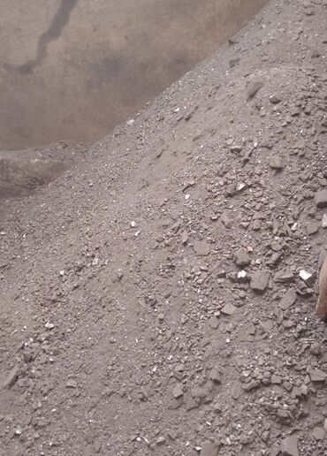 куплю уголь в бишкеке: Куча остатка угля шабыркуль мешок 100 сом