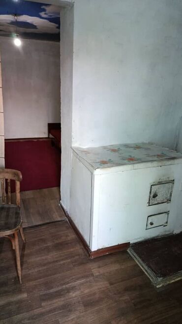 1 комнатная квартира на сутки в оше: 25 кв. м, 1 бөлмө, Жертөлө, ороо, Забор, тосулган