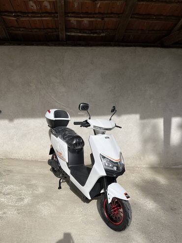 Motorcycles & Scooters: POVOLJNO ELEKTRICNI SKUTERI NOVI 649€-699€-799€ NOVO ICON HUNTER