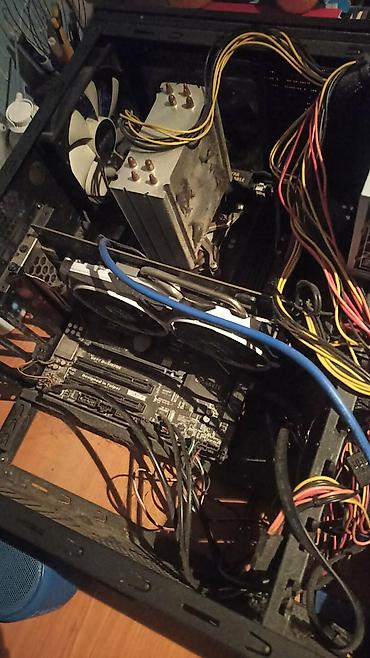 Desktop računari i radne stanice: Gejmerska PC konfiguracija (bez RAM‑a) Komponente: - CPU: Intel Core — 7