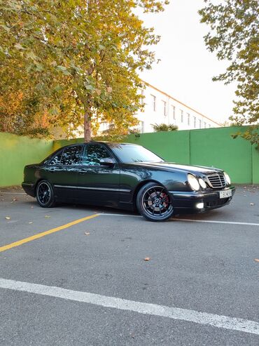 Mercedes-Benz: Mercedes-Benz E 320: 3.2 l | 2000 il Sedan — 3