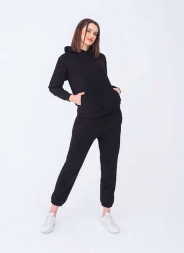 спортивные лосины женские: Продаю женские костюмы. Отличное качество. Хлопок, 3-нитка