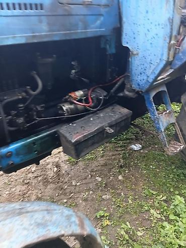 təkər ölçüləri: Minsk MTZ seriyasından mavi traktor - Güclü dizel mühərrik, ön tərəfdə — 4