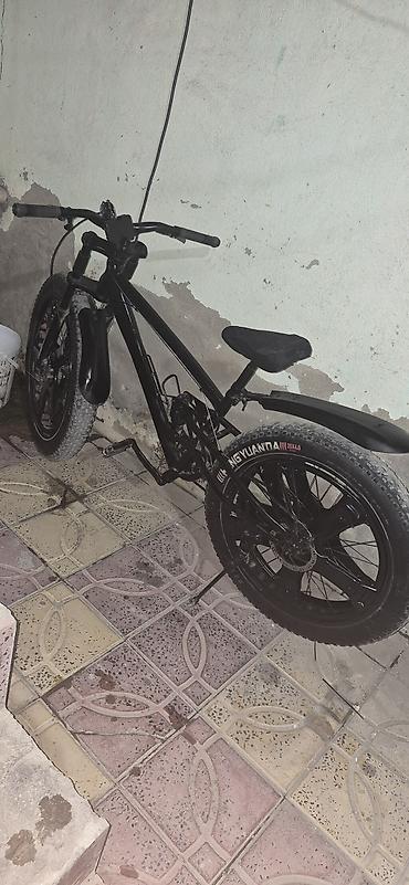 İdman velosipedləri: Fatbike tipli dağ velosipedi – 26x4.0 enli təkərlər Xüsusiyyətlər: - — 3