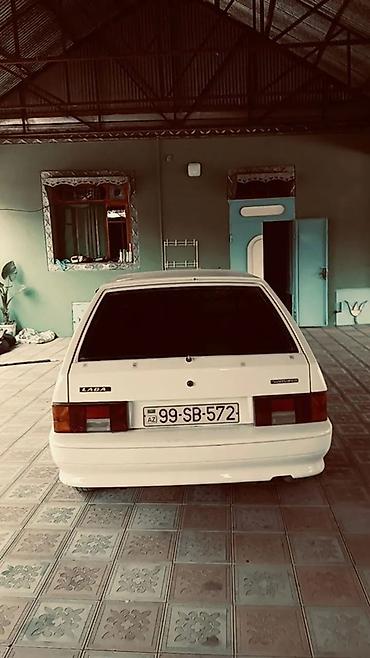 VAZ (LADA): LADA Samara (hatchback), ağ rəng. Xüsusiyyətlər: - Kuzov: 5 qapılı — 11