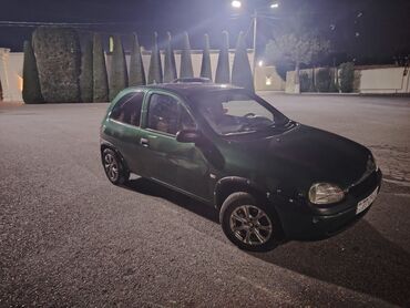 Digər avtomobillər: Yaşıllı rəngli 3 qapılı şəhər avtomobili Texniki və eksteryer: - — 5