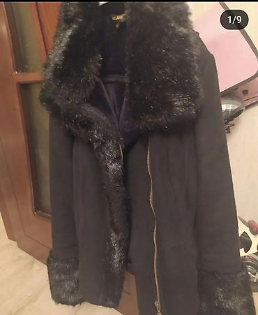 dublenka: Dublenka . Qadın qara üst geyimi – süni kürk detallı. - Model — 2