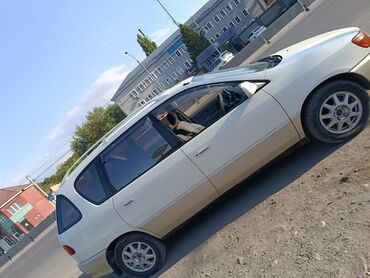 мотор раум: Toyota Ipsum: 2000 г., 2 л, Автоматические, Бензин