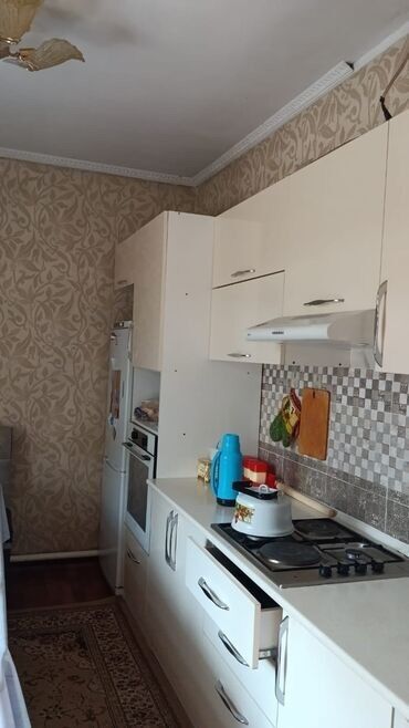 сдаётся дом в бишкеке: 100 кв. м, 5 бөлмө, Жертөлө, ороо, Забор, тосулган