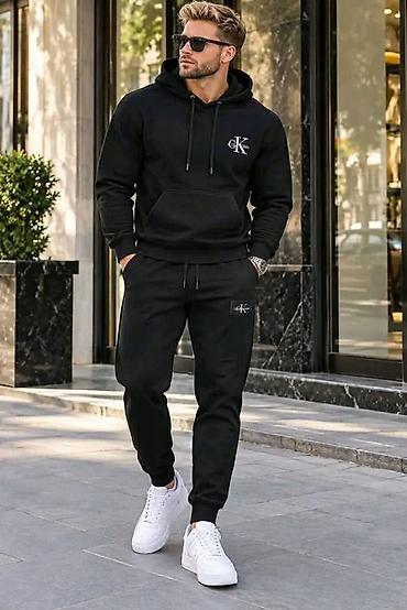 hermes: Muski Komplet Trenerka 
Cena: 4250 dinara
Velicine: S,M,L,XL,XXL
PM✨ — 3