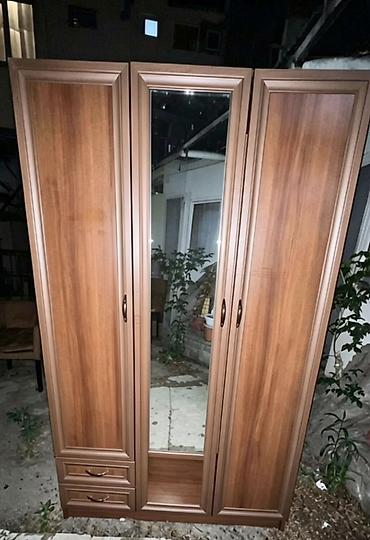 luna: Üç qapılı paltar dolabı — 1