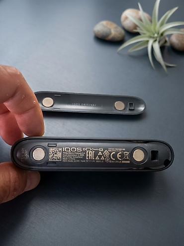 sarlar: IQOS 3 DUO heated tobacco cihazı satılır. Şəkillərdə qara rəngli — 3