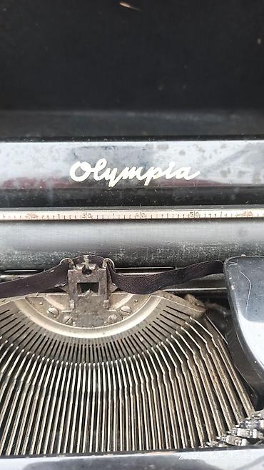 Ofis ləvazimatları: Məhsul: Olympia mexaniki yazı makinası (köhnə model), daşıma çantalı — 3