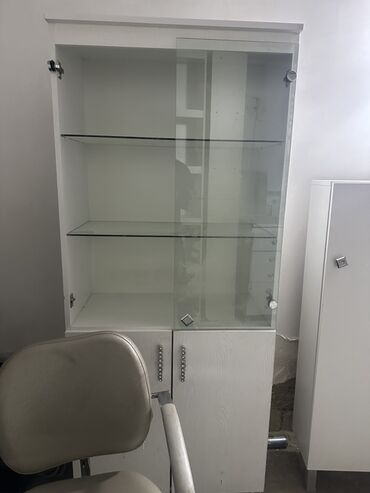 Salon, tibbi mebel dəsti: Gözəllik/saç salonu üçün mebel dəsti Tərkib: - Vizaj masası: geniş — 4