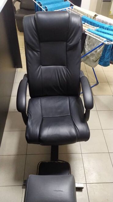 Педикюрные кресла: Продаю педикюрное кресло.Удобное,мало место занимает