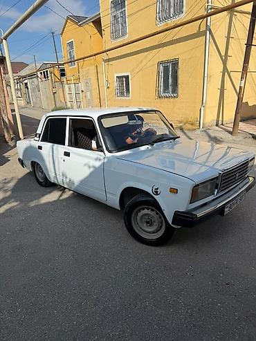 turbo az priora furqon: Lada 2107, ağ rəng, sedan. Xüsusiyyətlər və təchizat: - Salon: qara — 3