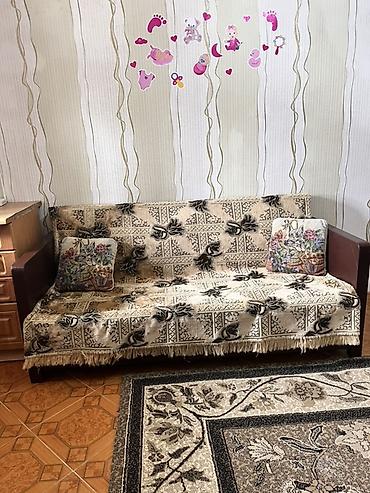 Divanlar: Taxta divan - Klassik düz xətli dizayn - Taxta karkas, sabit ayaqlar — 1
