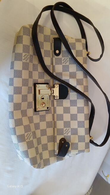 pencekler qadin ucun: Сумка на плечо, Louis Vuitton