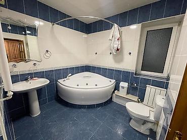 Долгосрочная аренда квартир: 4 комнаты, Собственник — 8