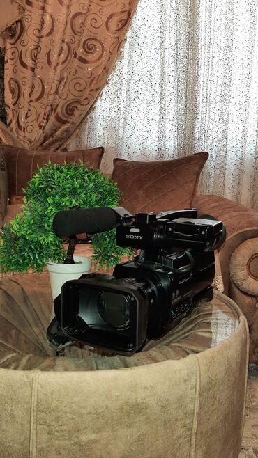 видео камеры: SONY 2000 lik vidyo kamera Satilir ela vəziyyətdədir. Sony 2000lik