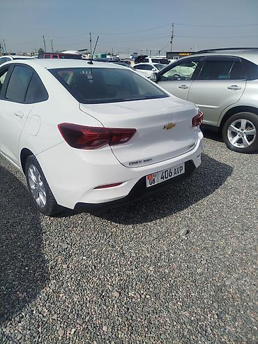 Chevrolet Onix: 2019 г., 1 л, Автомат, Бензин, Седан — 3