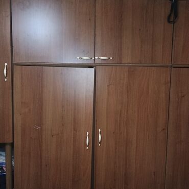 işlənmiş mebilər: Şifoner, şkaf, servant, kimpyuter masası, 
krovat. Hamısı 250₼