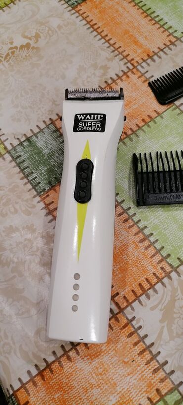 Mašinice za šišanje: Masinica Wall na baterije dobra sa dodacima

Mirjevo — 14